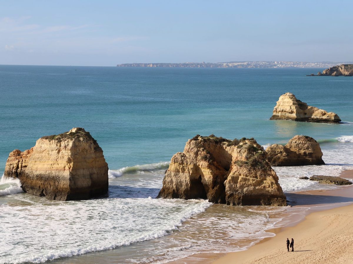 The wide, flat sweep of Praia da Rocha