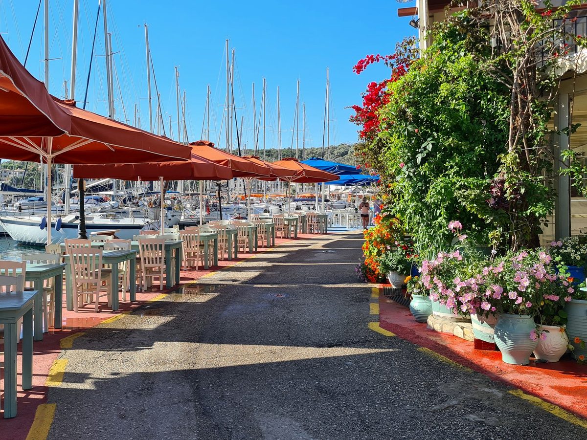A harbourside taverna