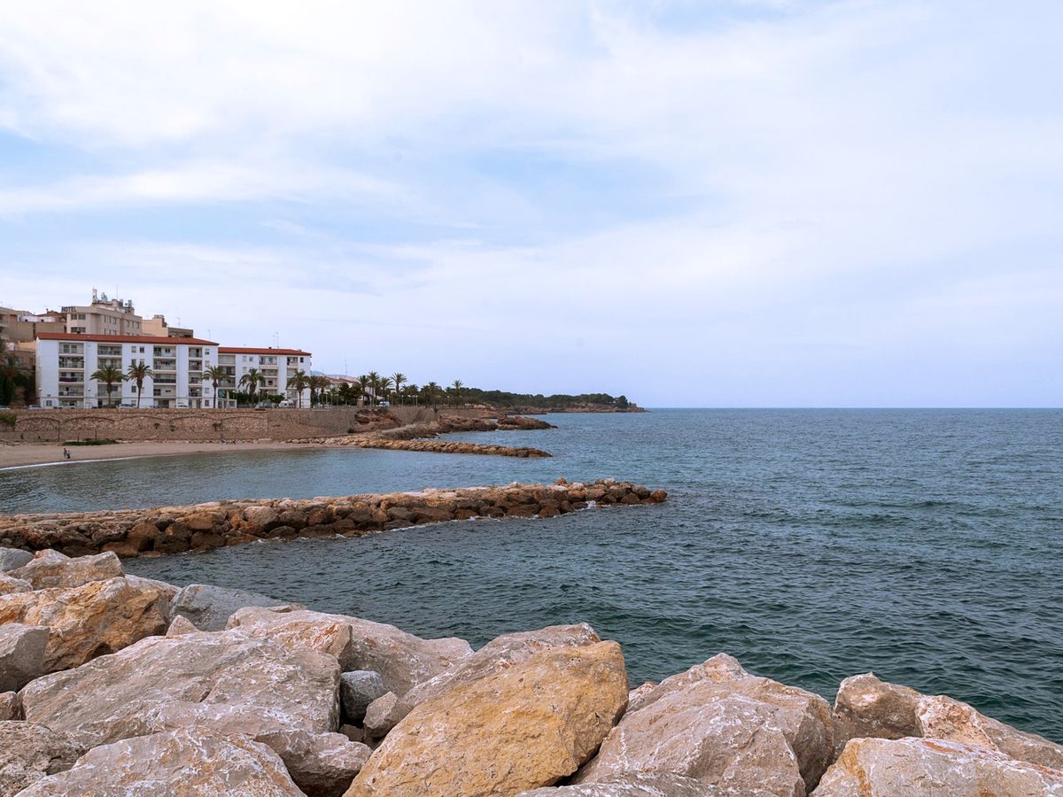The rocky coast at L'Ametlla de Mar, towards the Delta