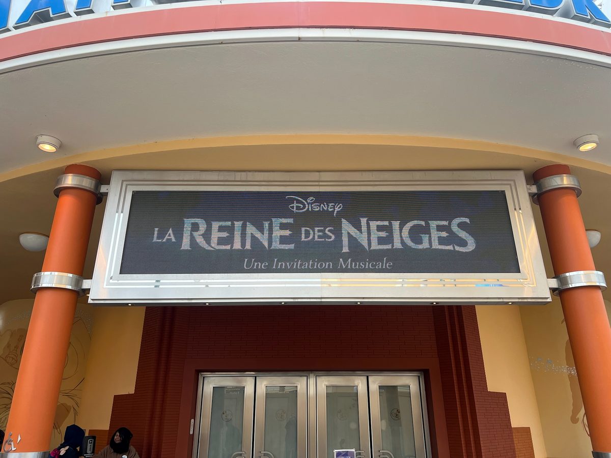 Frozen signage at Disneyland Paris