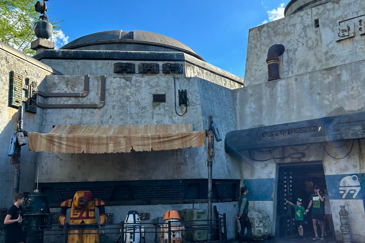 The rockwork spires and a full-size starship in Star Wars: Galaxy’s Edge at Disney’s Hollywood Studios