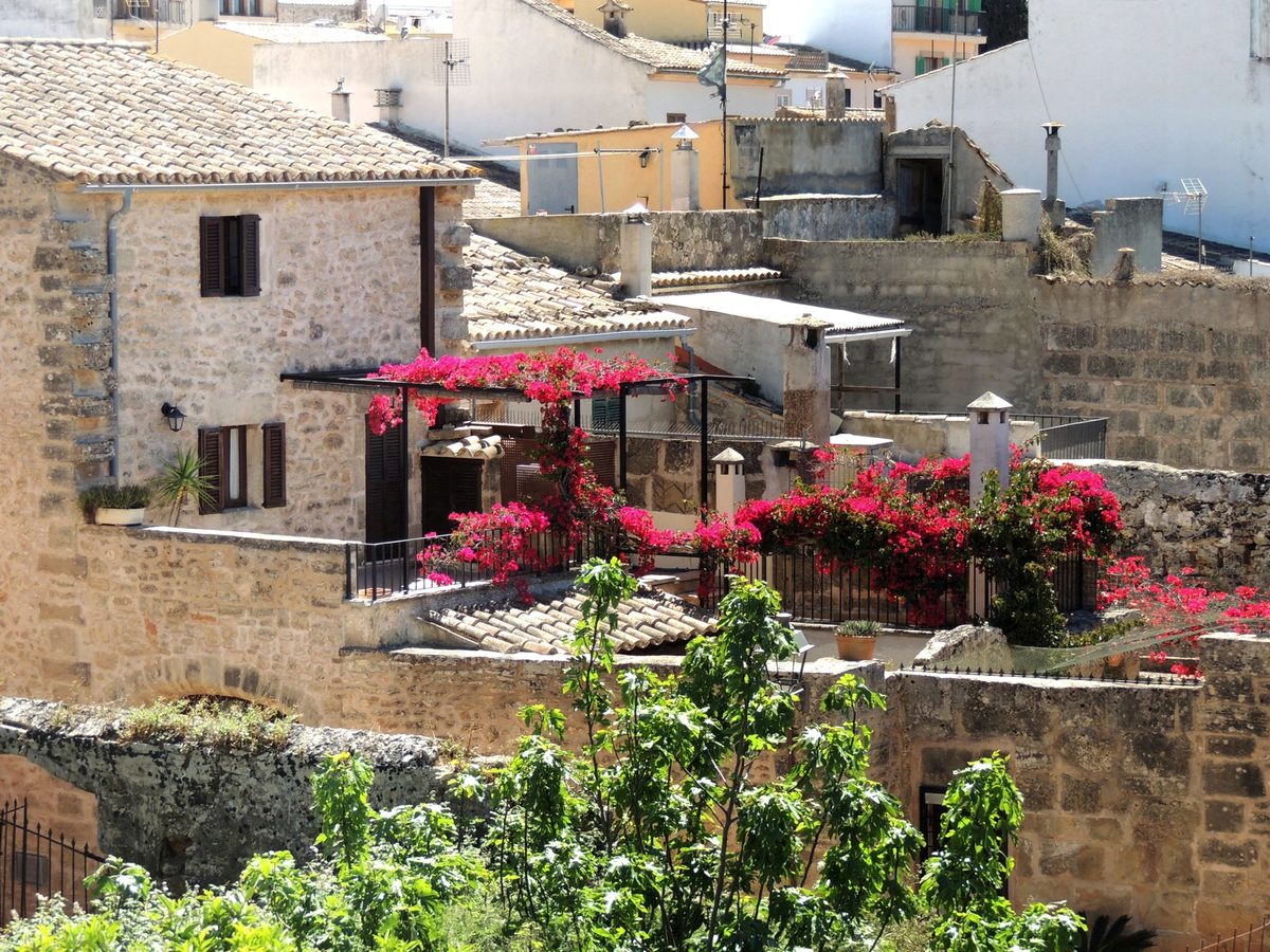Stone houses in Alcúdia old town