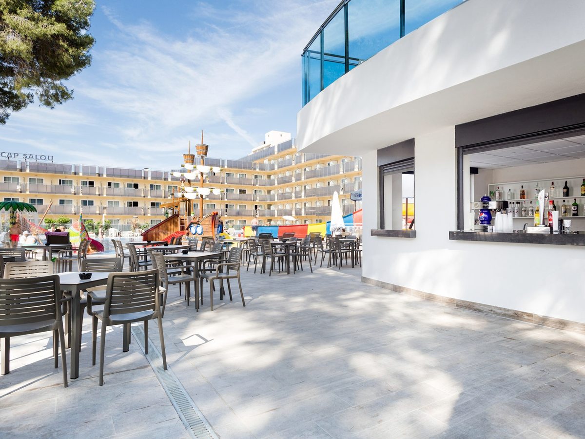 An open bar counter on a terrace above the pirate splash pool, the hotel building behind.